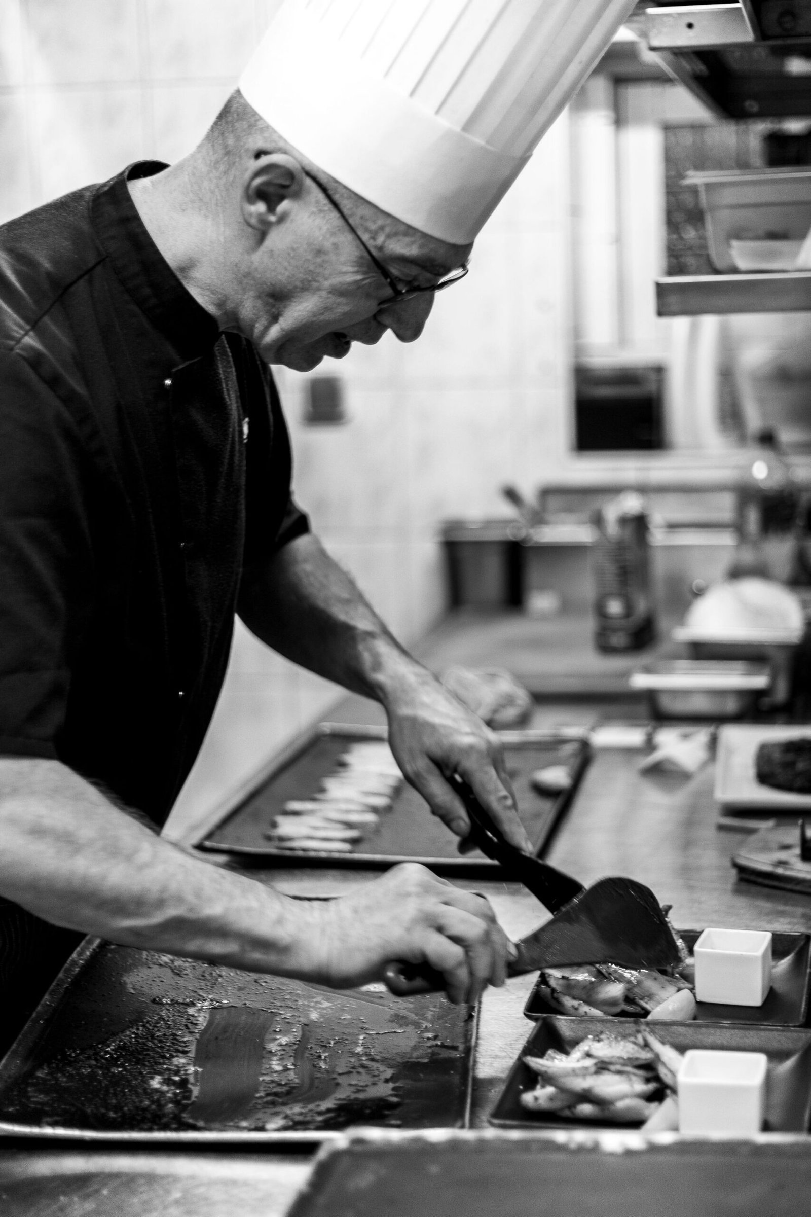 Un dessert savoyard gourmand accompagné de glace, idéal pour conclure un repas authentique dans notre restaurant de spécialités de Haute-Savoie.